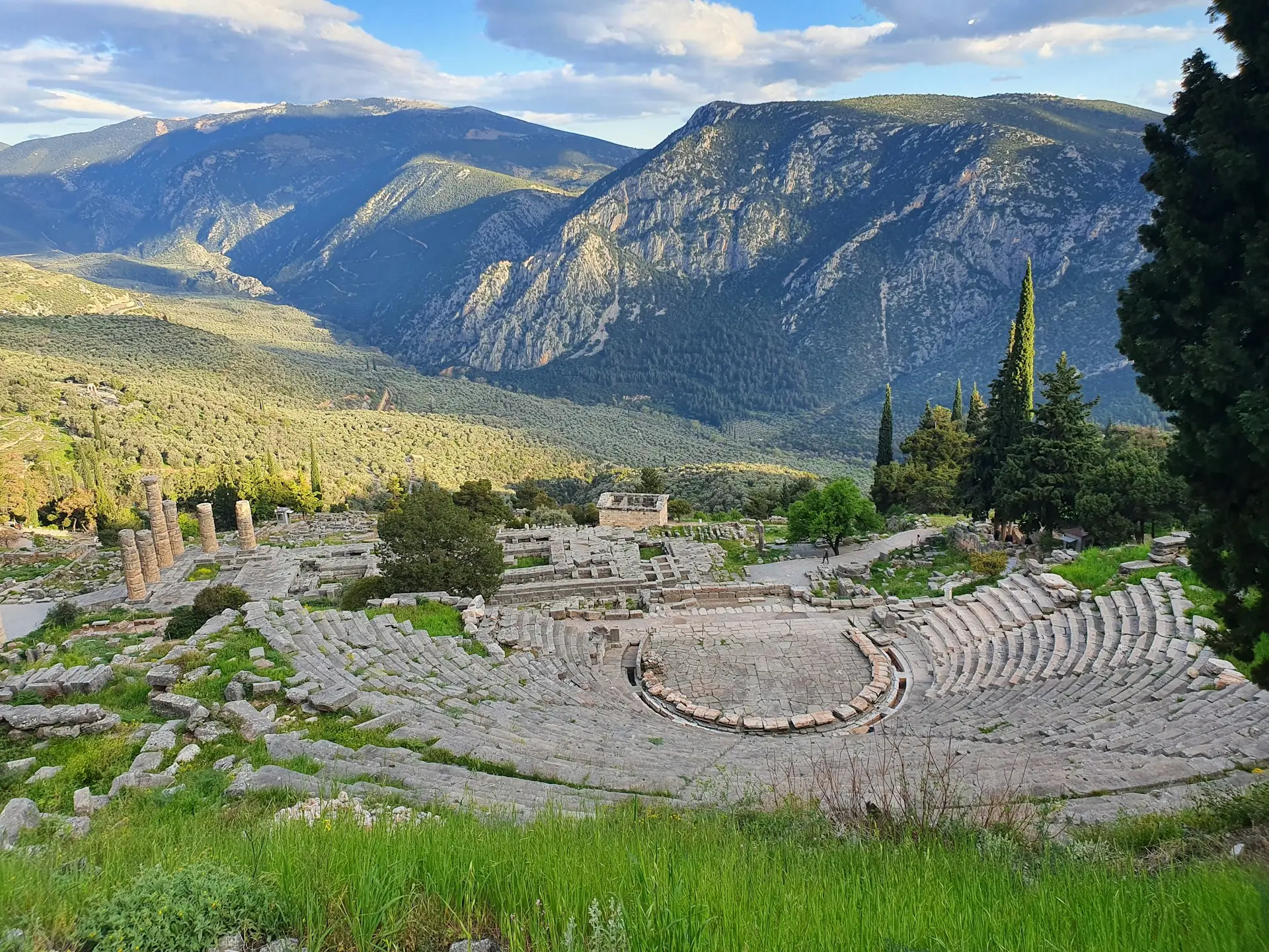 Delphi Tour